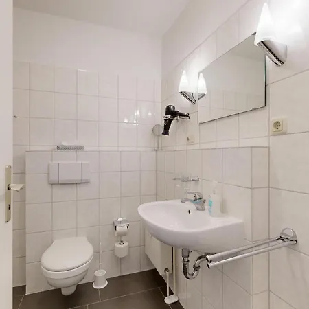 Appartementhaus Binzer Sterne 42 *